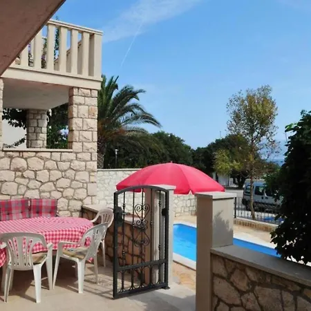 Hébergement de vacances Beachfront With Outdoor Pool Supetar