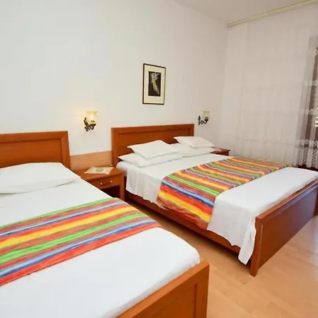 Hébergement de vacances Beachfront With Outdoor Pool Supetar