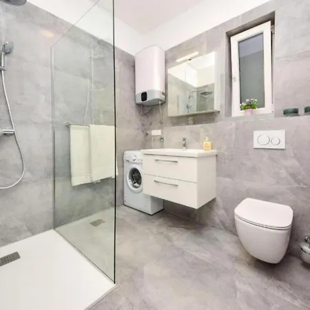Hébergement de vacances Beachfront With Outdoor Pool *