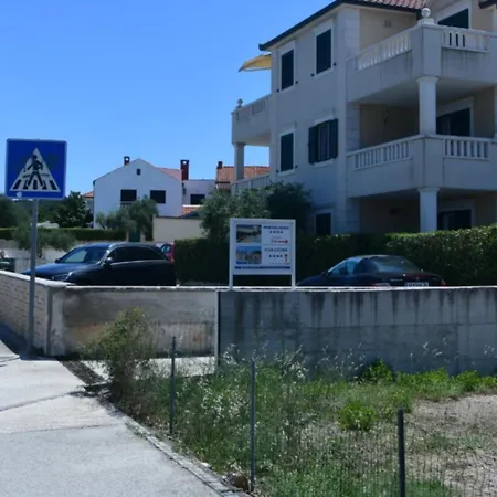 Hébergement de vacances Beachfront With Outdoor Pool *